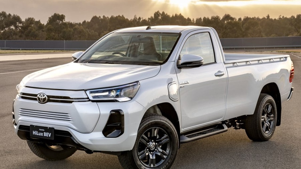 CARRO ELÉTRICO: Toyota confirma produção de Hilux 100% elétrica em 2025