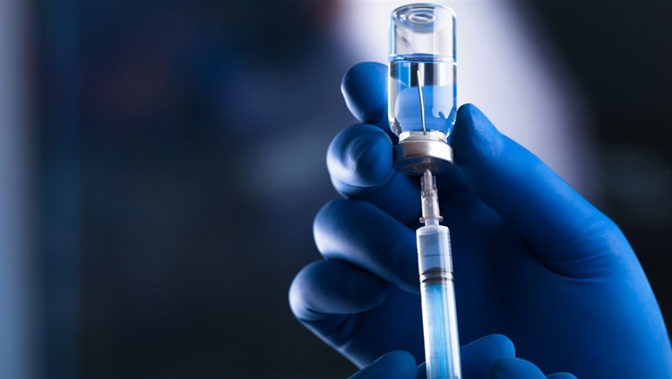 IMUNIZADOS: AstraZeneca é a vacina mais aceita em viagens internacionais