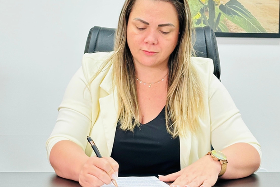 CLÁUDIA DE JESUS: Deputada solicita mesa de negociações do governo com Sintero