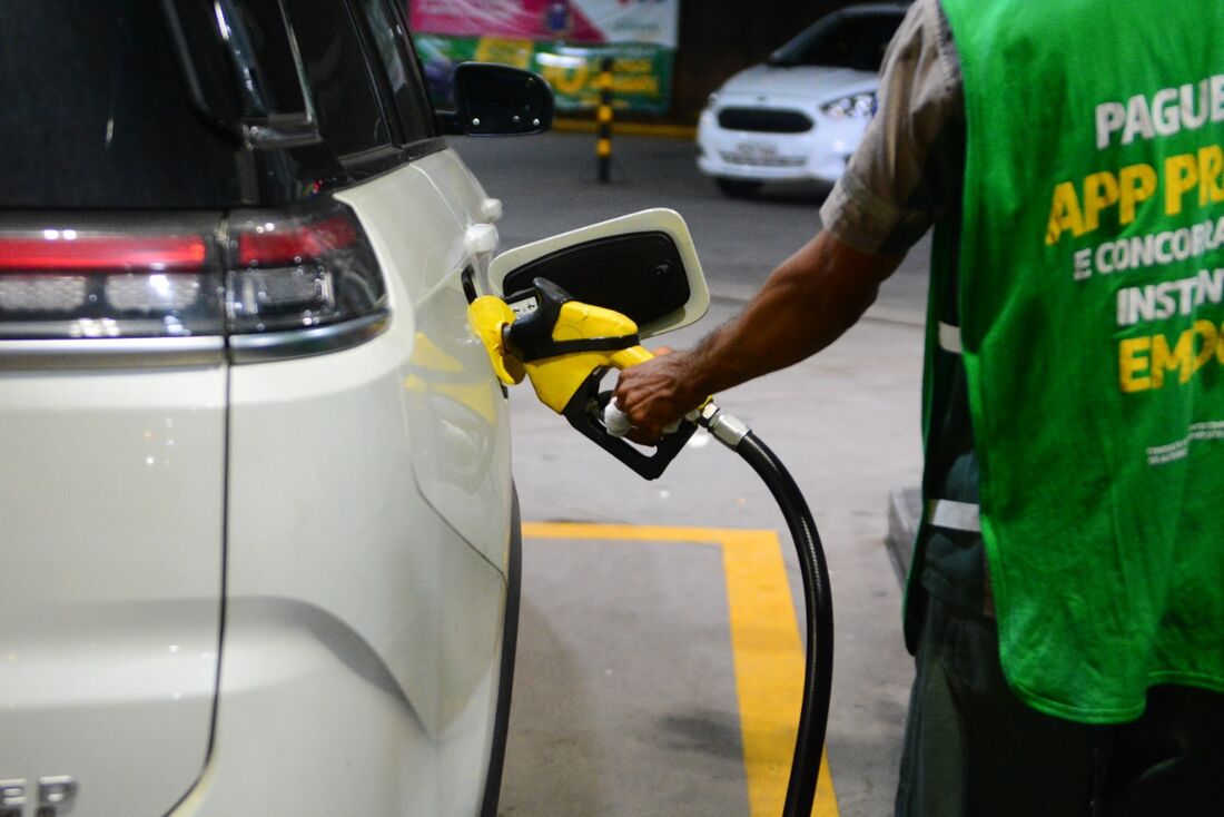 SOBE - DESCE: Petrobras ajusta preços de gasolina e diesel para distribuidoras