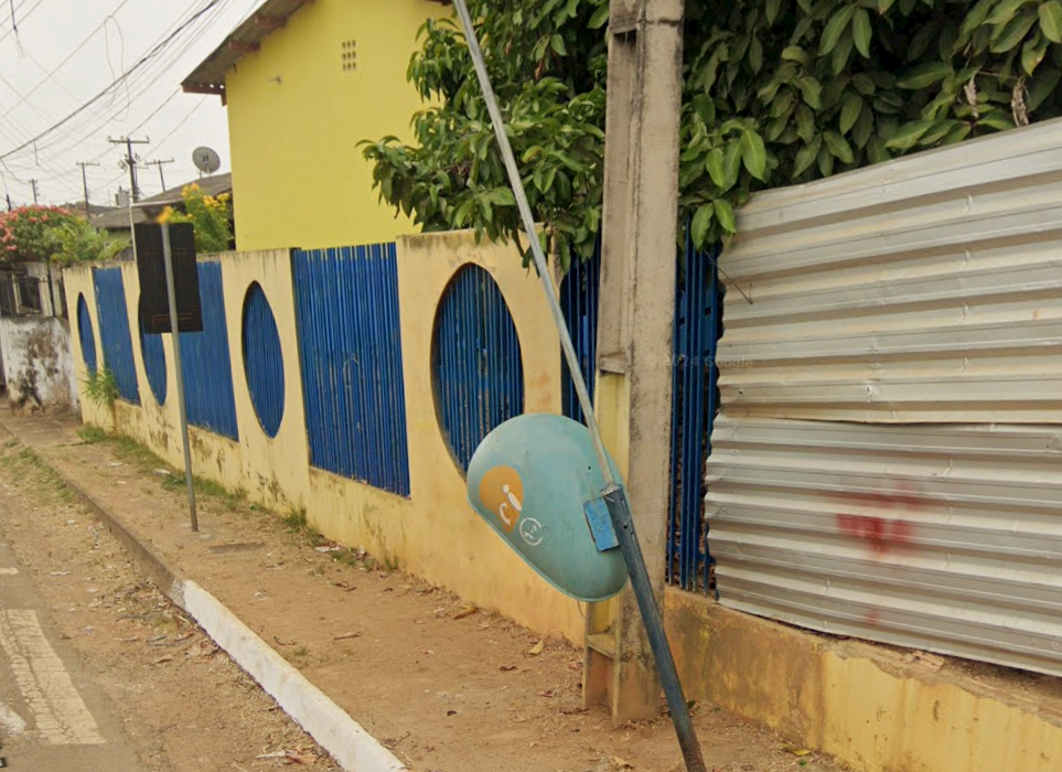 Urgente Criminoso Invade Escola Municipal E Rouba Arma De Vigilante