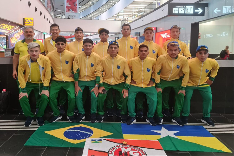 NA SÉRVIA: Time de Futsal da Escola Major Guapindaia inicia disputas no Mundial Escolar