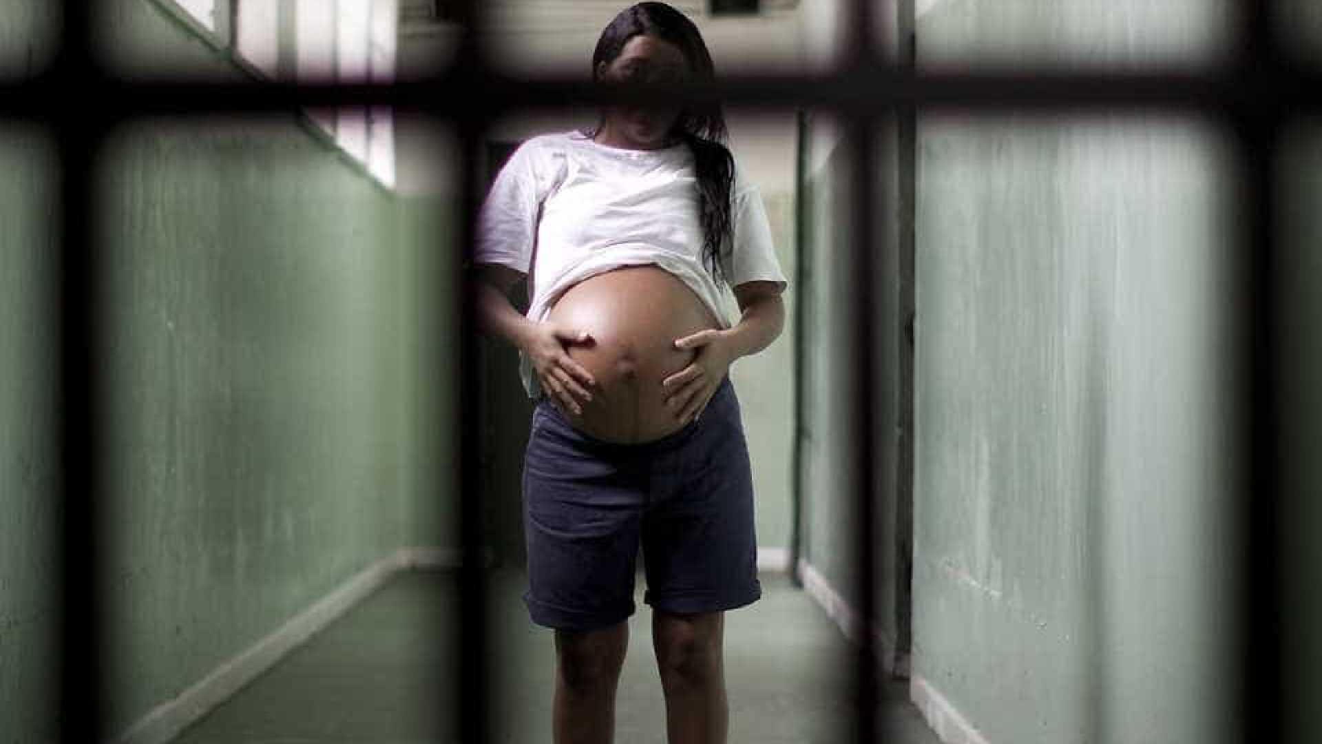 LEI: Câmara aprova prisão domiciliar para gestantes e mães