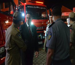 Edesio Fernandes participa da entrega de caminhão do Corpo de Bombeiros