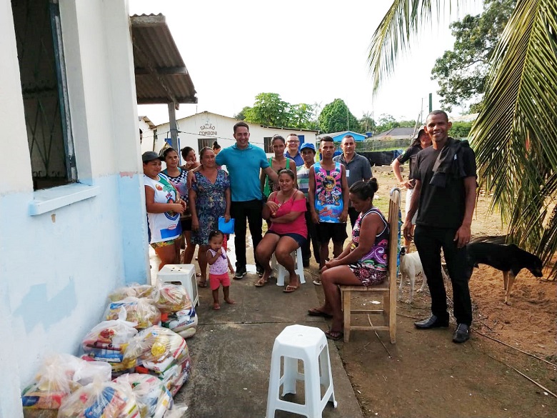 VISITA: Deputado Eyder Brasil realiza ação social no distrito de São Carlos