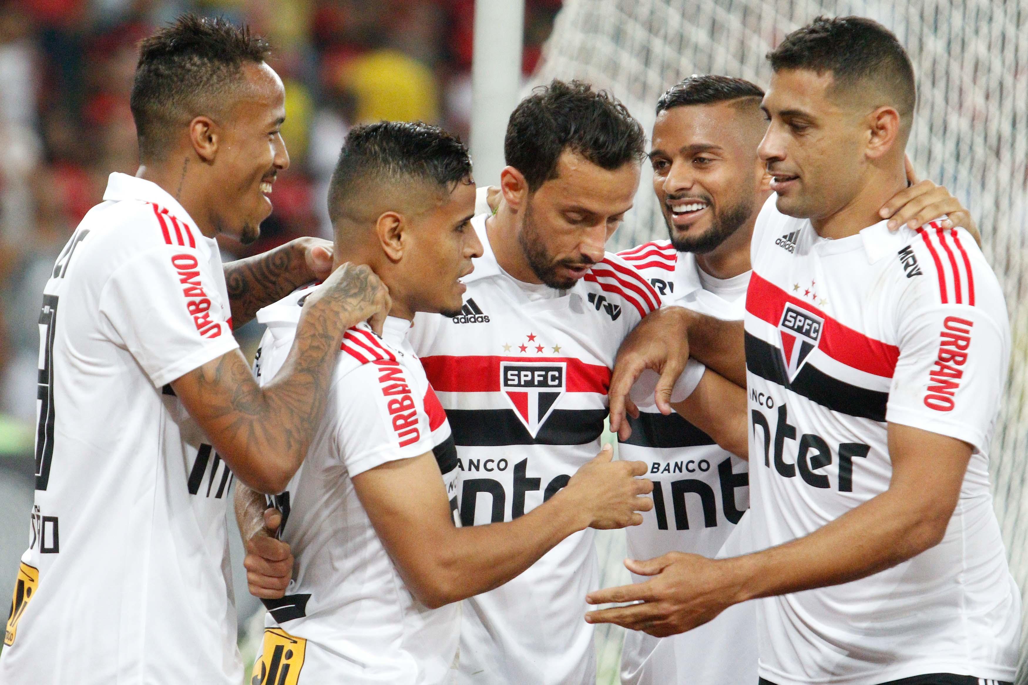 BRASILEIRÃO: Com gol de ex-Flamengo, São Paulo vence e assume vice-liderança