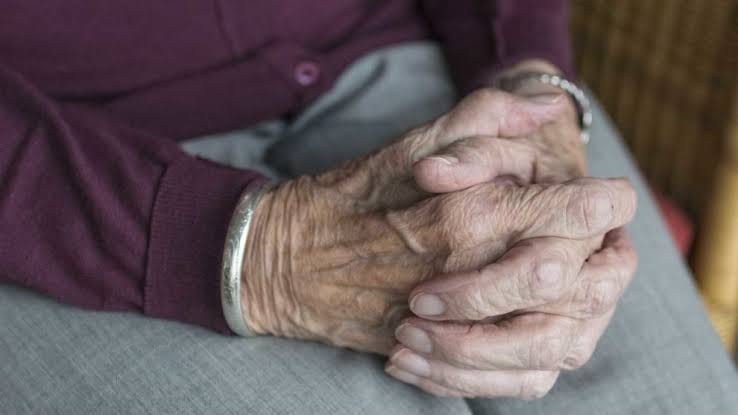 NATAL: Idosa de 72 anos é agredida com golpe de canivete pelo neto