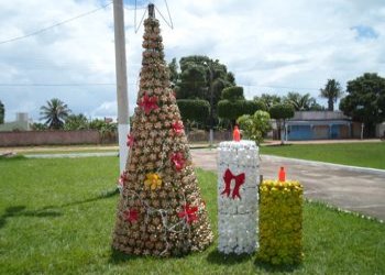 Praça municipal de Seringueiras ganha decoração natalina