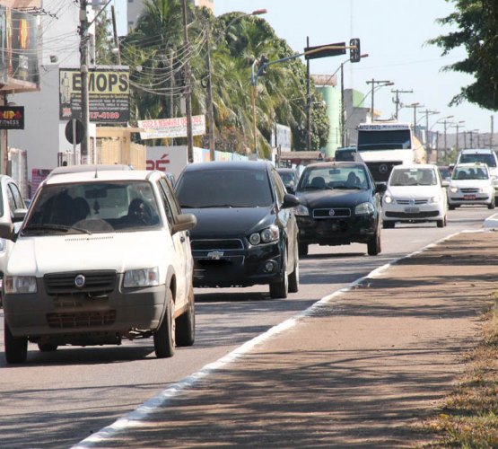 Mais de 1.800 motoristas são multados pela lei do farol em Rondônia