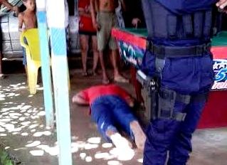 Homem é executado a tiros em bar na capital