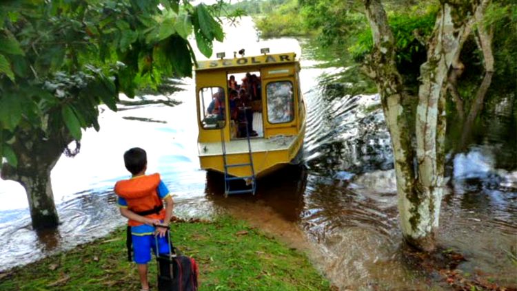 REVOLTA: Comunidade do distrito de São Carlos realiza protesto por transporte escolar