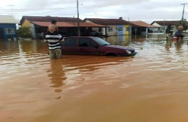 Chuva provoca alagamento em condomínio da zona Leste – Fotos