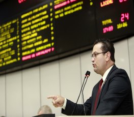 Deputado critica atuação de gestor e técnicos da Sejucel