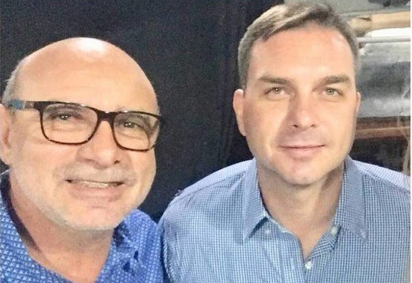 SUMIU: Ex-assessor de Flávio Bolsonaro falta novamente a depoimento no MP