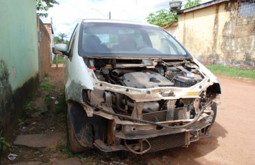 EM PLENO SÁBADO - Acidente envolvendo carro oficial do município deixa motorista no prejuízo 