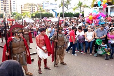 FÉ - Fiéis celebram com procissão a Paixão e morte de Jesus Cristo - Confira FOTOS