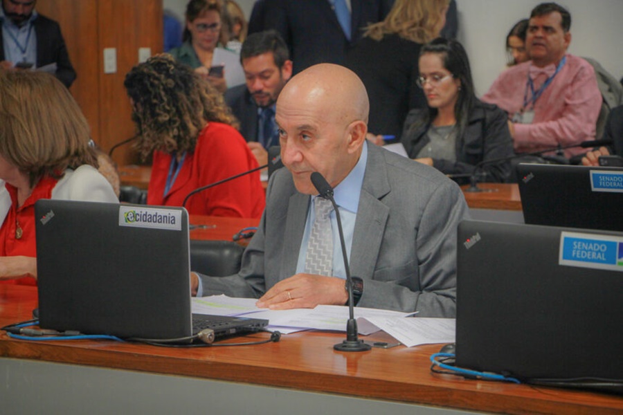 CONFÚCIO MOURA: Marco regulatório para conselhos escolares relatado por senador vai a Plenário