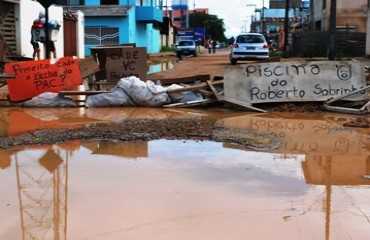 BURACOS E ALAGAMENTOS - Comunidade do bairro Nova Floresta protesta e interdita via pública por tempo indeterminado – Fotos