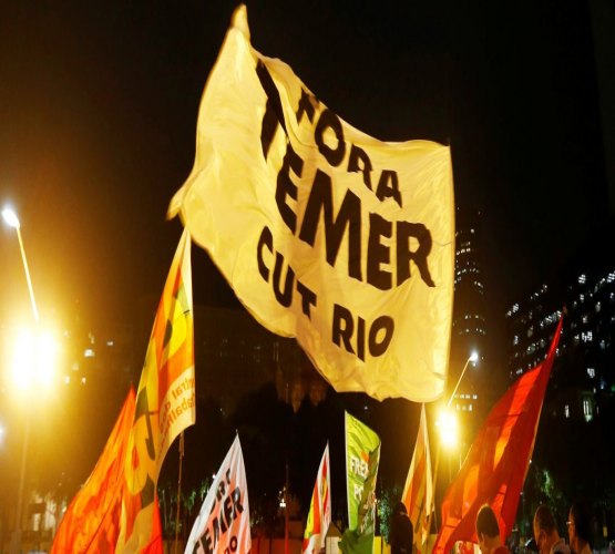 Protestos obrigam Temer a se reunir com integrantes do PT