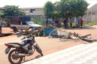 PROTESTO - Grupo de moradores fecham ruas na zona Sul da capital revoltada com descaso do município