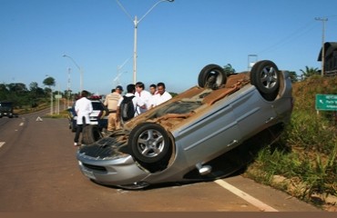 ACIDENTE – Acadêmico capota na BR - 364 após colidir com urubu – Confira fotos