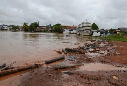 Nível do rio Madeira recua quase um 1 metro em menos de 24 horas