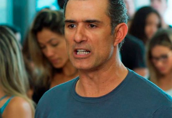 NOVELAS - Ricardo discute com Gabriel