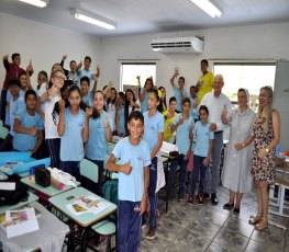 Deputado Airton entrega rampa de acessibilidade a escola em Porto Velho