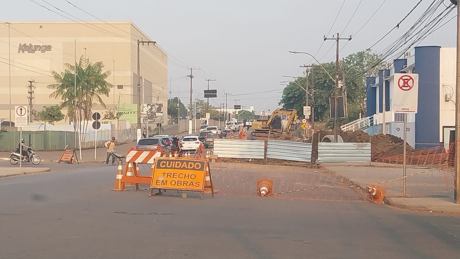 TRANSBORDANDO: Obra de drenagem na Av. Calama não foi entregue dentro do prazo