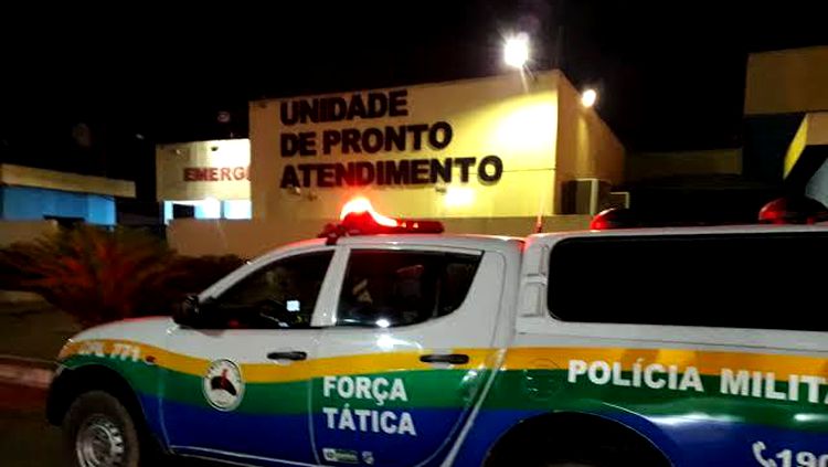 NA CABEÇA: Rapaz sofre tentativa de homicídio a tiros ao esperar namorada na frente de casa