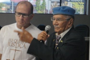 Carioca visita filiado de 97 anos doente em situação delicada