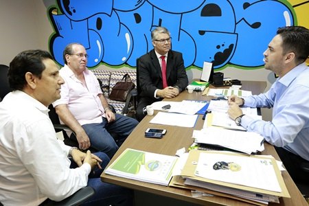 Sindicalistas pedem apoio a Léo Moraes para garantir direitos dos trabalhadores
