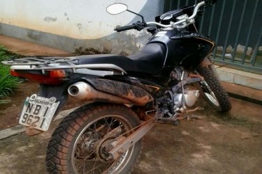 Policia prende dupla de adolescentes com moto furtada