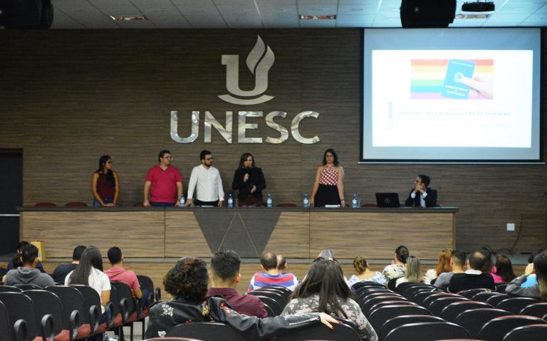 Estudantes de Direito apresentam resultados de pesquisa acadêmica em seminário na Unesc