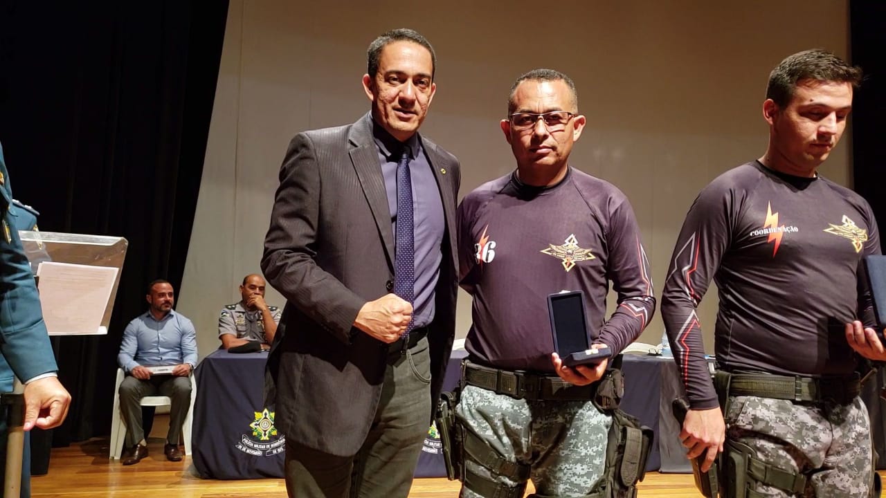 SOLENIDADE: Deputado Eyder Brasil participa da formatura de policiais da Força Tática