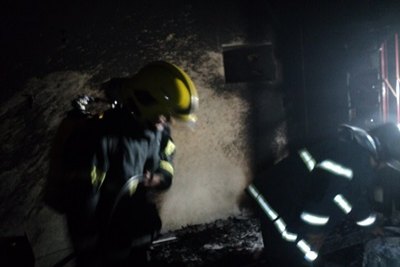 INCONFORMADO - Homem persegue, incendeia casa da ex-mulher e ameaça matá-la e se matar - FOTOS