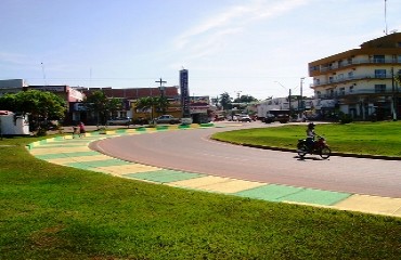 CLIMA DE COPA - Rolim de Moura estampa o verde e o amarelo em calçadas e lojas