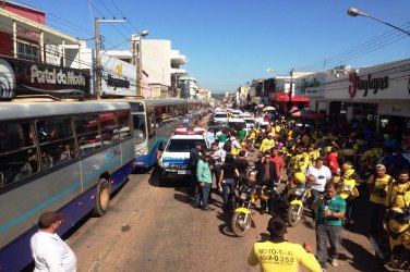 CAOS - Trabalhadores do transporte público fazem paralisação geral e fecham Avenida Sete de Setembro