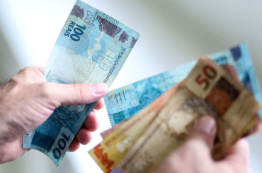 COM JUROS ALTOS: Investidores de alta renda usam dívidas como estratégia para lucrar 
