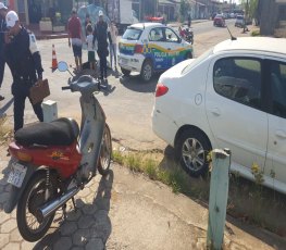 Motorista avança preferencial e bate em motociclista