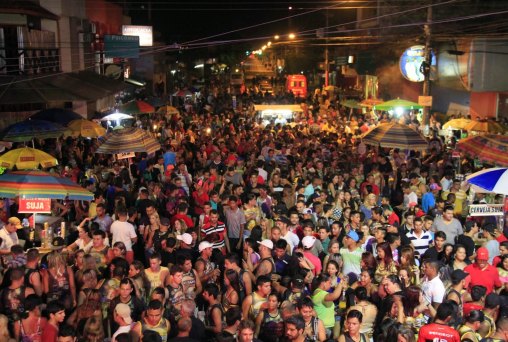 CARNAVAL 2016 - Cagalho anima foliões nesta terça na região Central
