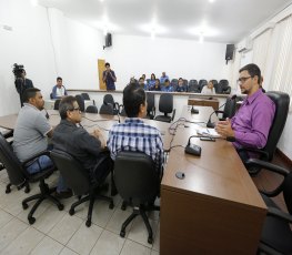 Deputado Anderson ouve reivindicações de servidores do Detran