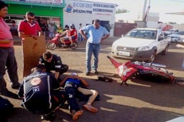 Acidente com veículo oficial deixa motociclista ferido