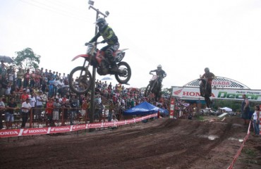 Público de Cacoal prestigia 2ª Etapa Estadual de Supercross 2012