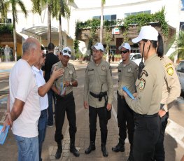 Semtran fiscaliza vagas prioritárias no Shopping