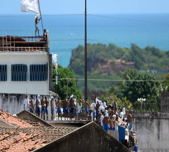 GUERRA - 'Vamos cortar cabeça de PCC', diz detento em vídeo