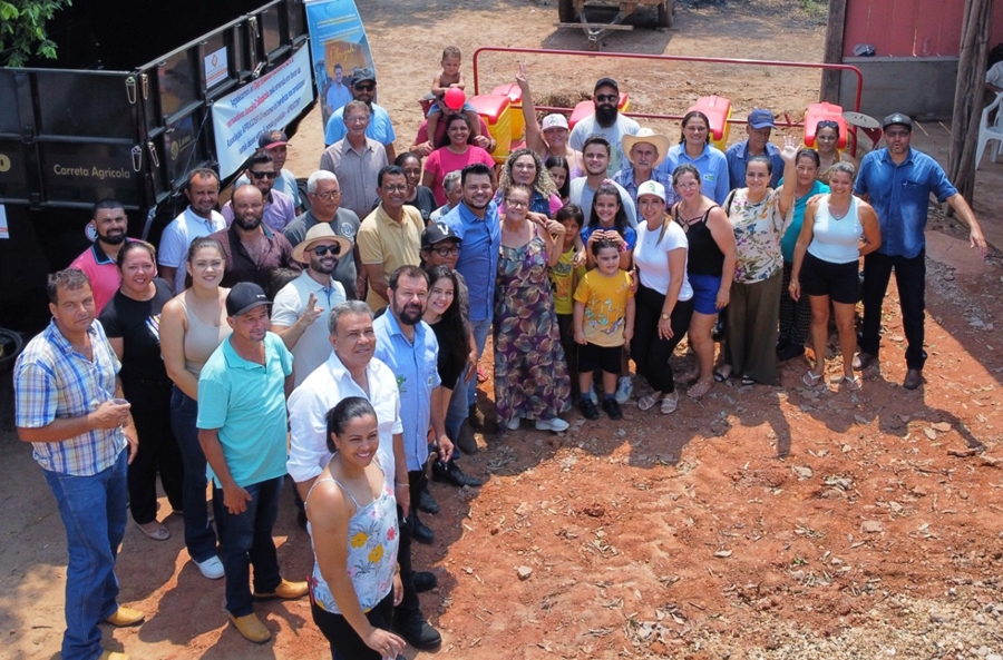 JI-PARANÁ: Marcelo Cruz realiza entrega de equipamentos agrícolas em Nova Colina