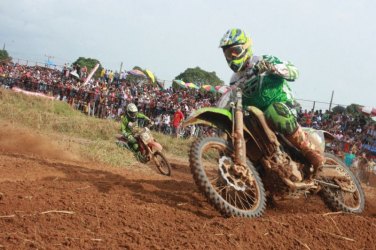 Pilotos de Rondônia dão show na abertura do Motocross