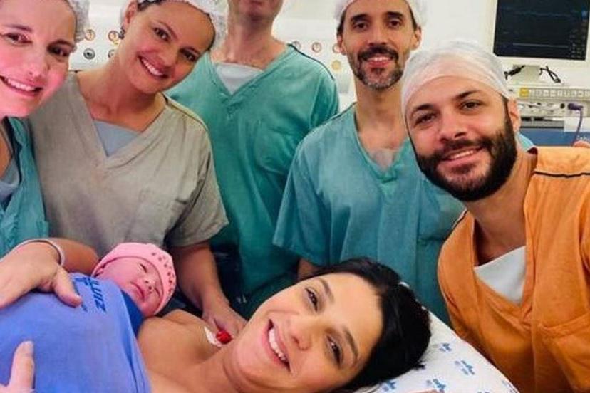 AMOR: Ana Carolina Oliveira, mãe de Isabella Nardoni, dá à luz uma menina