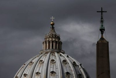 Vaticano gasta milhões em complexo gay 